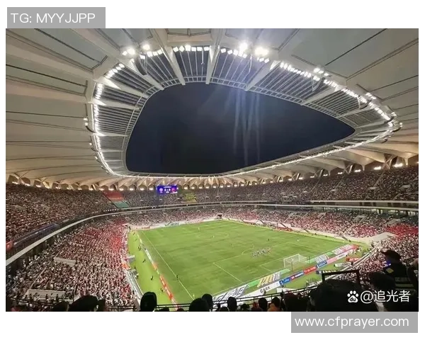 足球鼓声激荡心潮热血沸腾的赛场瞬间与球迷的激情共鸣